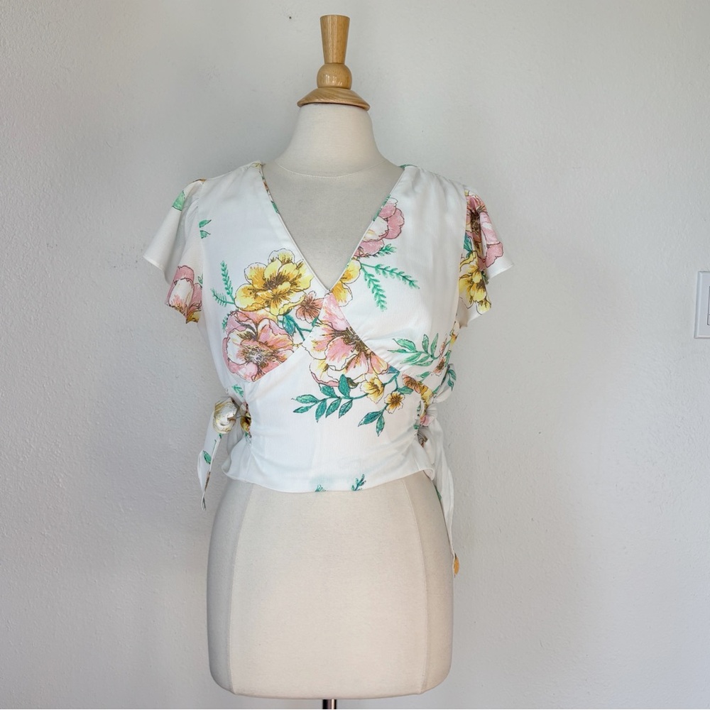 GB White Floral V-Neck Short Sleeve Blouse